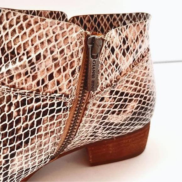 Gianni Bini Light Tan Snakeskin Ankle Booties Womens 8 Low Heel Boots - Picture 8 of 14